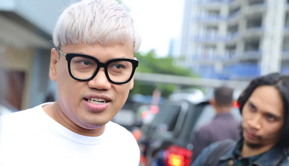 Ditemui di  kawasan Tendean, Rabu (13/12/2017), Uya menceritakan rencana berlibur akhir tahunnya nanti bersama Astrid, istrinya serta kedua buah hatinya. (Adrian Putra/Bintang.com)