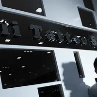 Kecintaannya terhadap dunia tato membuat Koh Ali kini dikenal sebagai “Si Ahli Tato”. Dan inilah kisah perjalanan hidupnya. (Foto: Bambang E. Ros/Bintang.com, Digital Imaging: Muhammad Iqbal Nurfajri/Bintang.com)