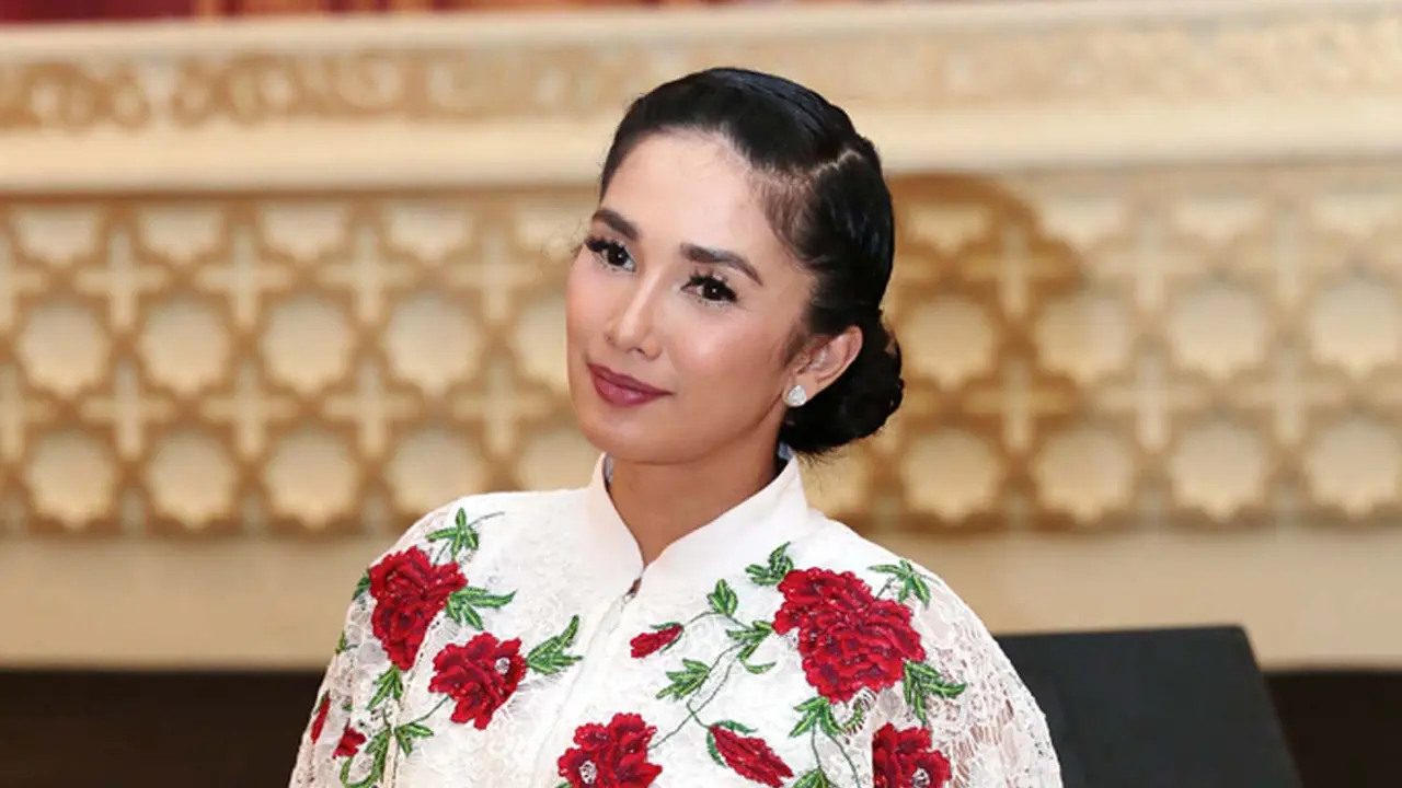 [Bintang] Ussy Sulistiawaty
