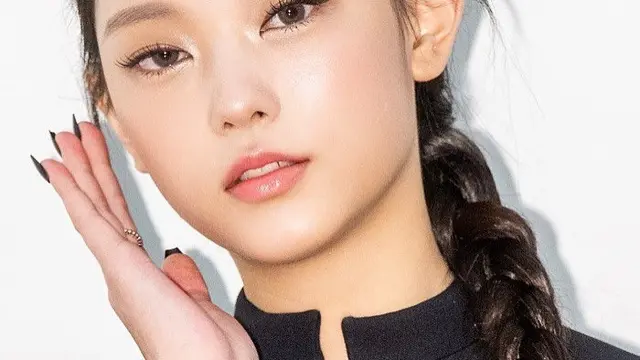 Terinspirasi dari Haerin NewJeans, Perawatan Filler 'Unik' Ramai Jadi Tren (credit: instagram/newjeanshaerinn).
