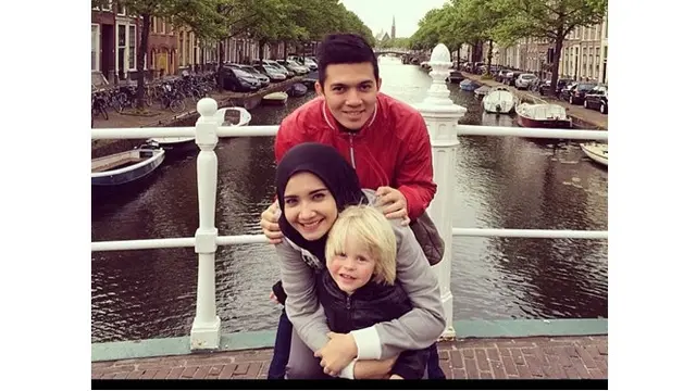 6 Potret Zaskia Sungkar dan Keponakan Bulenya di Belanda, Kini Sudah ABG