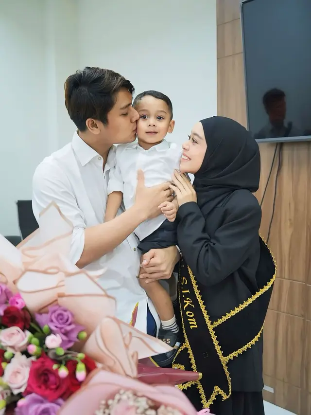 Lesti Kejora lulus sarjana (Instagram/lestikejora)