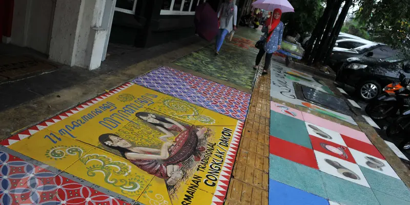 20151214-Trotoar Cikini dilukis Mural-Jakarta-Gempur M Surya