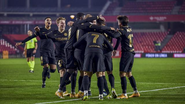 FOTO: Lumat Granada, Barcelona Amankan Tiket Semifinal Copa del Rey