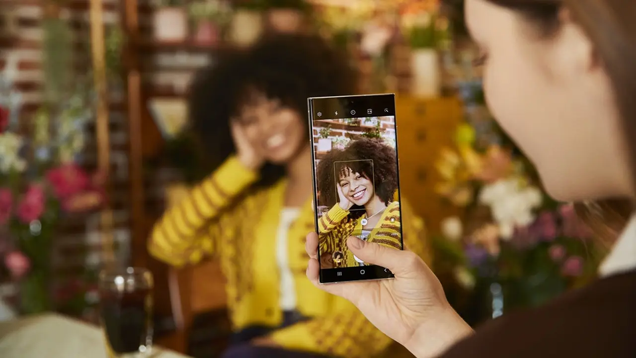 Cocok Buat Smart Women yang Aktif, Samsung Galaxy S22 Series 5G Tawarkan Dual SIM dan eSIM dalam Satu Smartphone