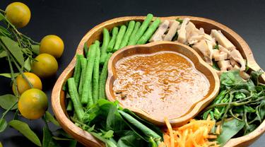 Cara Membuat Sambal Pecel Yang Gurih Berbumbu Dan Kental Lifestyle Fimela Com