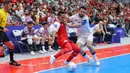 Di babak kedua, laga sengit kedua timnas kembali tersaji. Irak tampil lebih menekan untuk mengejar ketinggalan. Tampak dalam foto, pemain Timnas Futsal Indonesia, Mochammad Iqbal Rahmattulah (kiri) saat bertanding melawan Irak pada laga penyisihan Grup A Piala Asia Futsal 2026 di Indonesia Arena, Kompleks Gelora Bung Karno, Senayan, Jakarta, Sabtu (31/1/2026). (Bola.com/Bagaskara Lazuardi)