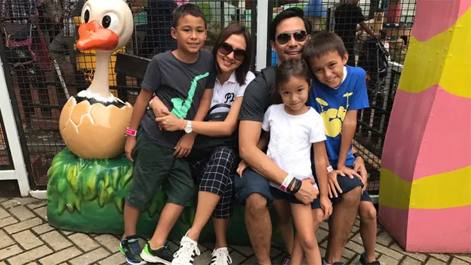 [Bintang] Donna Agnesia dan Darius Sinathrya