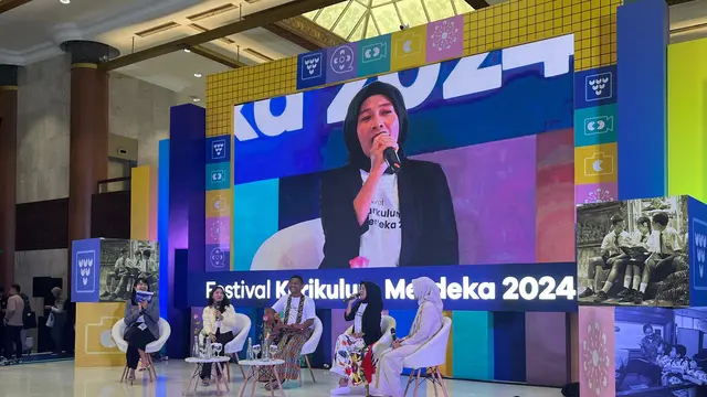 Orang tua murid asal Sekolah Luar Biasa (SLB) Negeri Lahat, Sumatera Selatan (Sumsel) Sri Mayawati menilai, Kurikulum Merdeka membuat guru lebih kreatif.