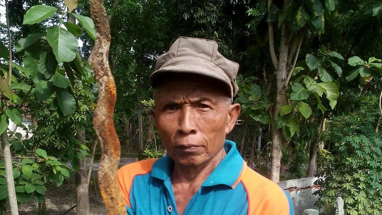 Penggali kuburan di Blora heboh lantaran menemukan keris pusaka kuno dan tengkorak misterius. (Foto: Liputan6.com/Sukari)
