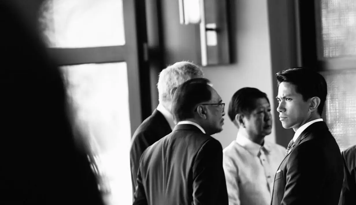 Bukan hanya kali ini saja, pangeran pun pernah datang ke Indonesia. Tepatnya berkunjung ke Labuan Bajo untuk menghadiri 42nd ASEAN SUMMIT. [@tmski]