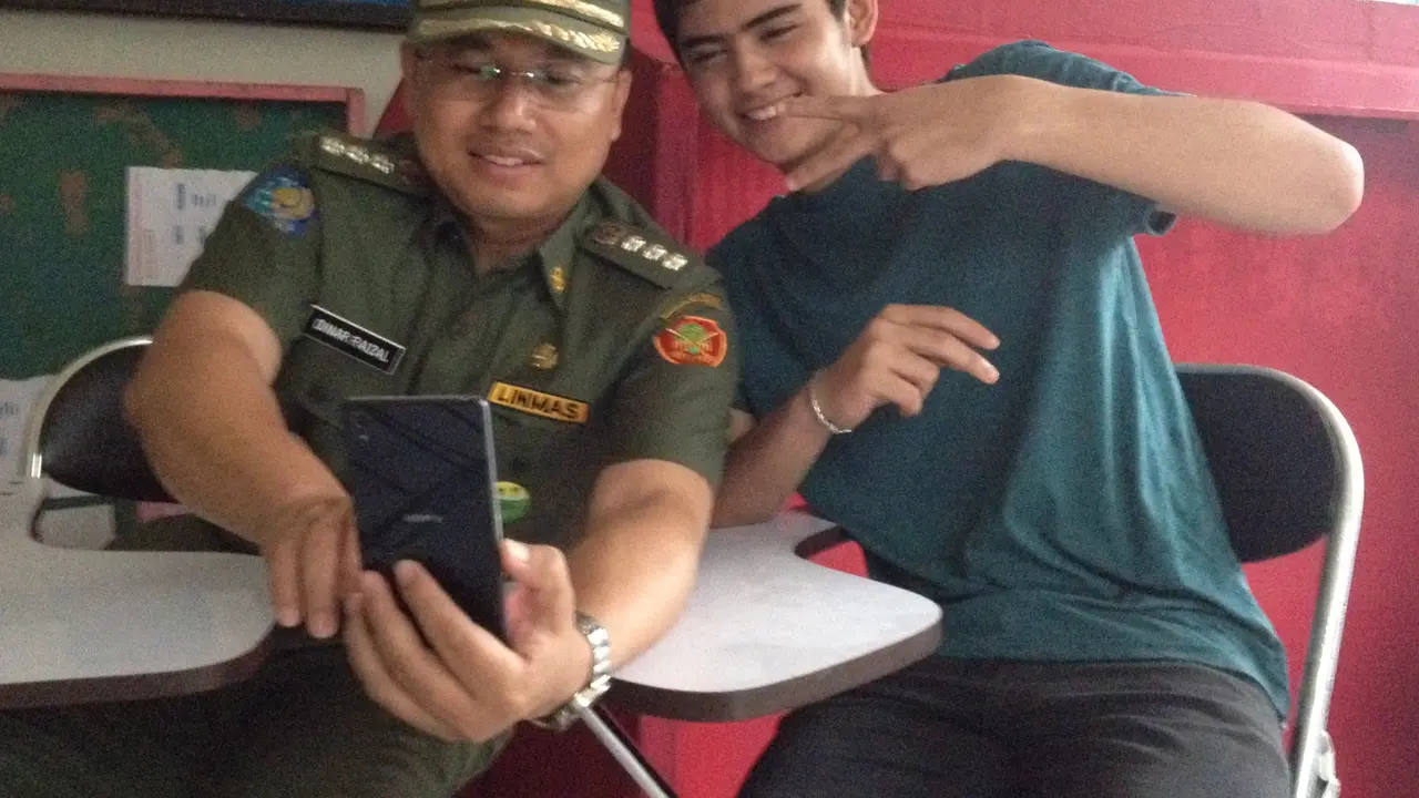 Wow, Dari Lurah Sampai Camat Ngefans sama Aliando
