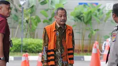 Mantan Ketua Pengadilan Tinggi Manado, Sudiwardono tiba di Gedung KPK, Jakarta, Rabu (31/1). Sudiwardono diperiksa terkait kasus dugaan suap untuk mengamankan putusan banding dengan terdakwa Marlina Moha. (Liputan6.com/Herman Zakaharia)