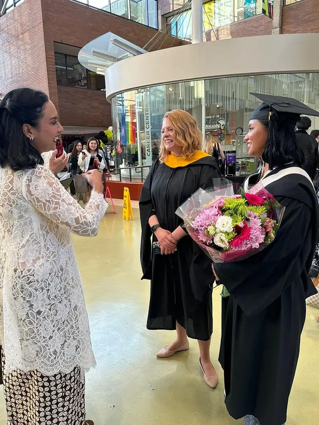 Potret wisuda Pruistin anak sulung Shahnaz Haque (Sumber: Instagram/@shahnaz.haque)
