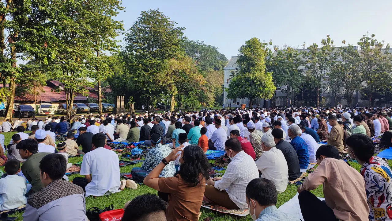Pelaksanaan sholat Idul Fitri 1 Syawal 1444 Hijriah atau Sabtu (22/4/2023) di Kebun Raya Bogor. (Liputan6.com/Achmad Sudarno)