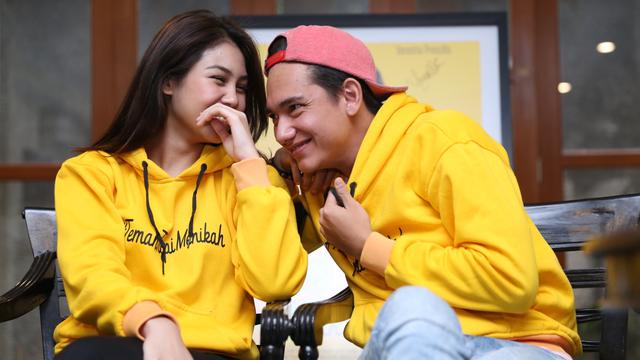 Jadi Pasangan Adipati Dolken Vanesha Presscilla Minta Penonton Move On News Entertainment Fimela Com