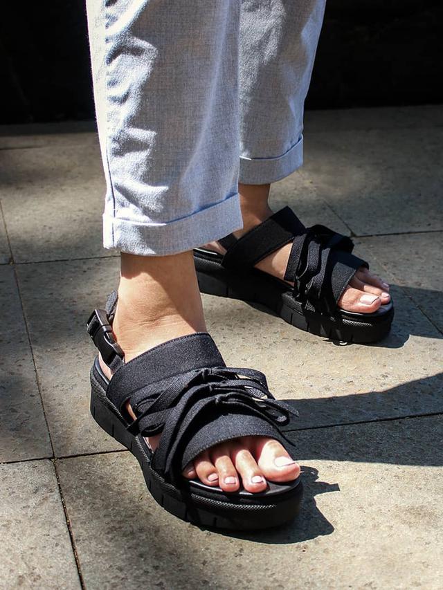 6 Brand Sepatu Lokal Dengan Koleksi Menarik Rugi Kalau Tidak Membeli Lifestyle Liputan6 Com