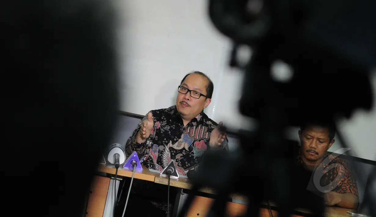 Menurut Kosasih dinonaktifkannya 30 bus Transjakarta untuk memprioritaskan keselamatan penumpang, Jakarta, Selasa (10/3/2015). (Liputan6.com/Faizal Fanani)