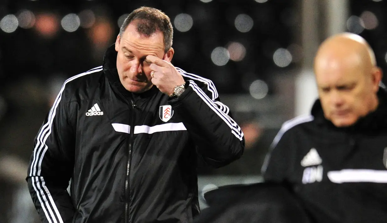 Rene Meulensteen. Eks asisten Alex Ferguson di Manchester United pada periode 2007-2013 ini diangkat sebagai pelatih Fulham pada November 2013 menggantikan Martin Jol yang dipecat. Ia bertahan hanya 75 hari dengan meraih 3 kemenangan, 1 hasil imbang dan 9 kali kalah dari 13 laga. (AFP/Glyn Kirk)