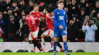 Manchester United meraih kemenangan 2-1 atas Rangers pada laga ketujuh league phase Liga Europa di Old Trafford, Jumat (24/01/2024) dini hari WIB. Hasil itu menjaga asa MU lolos ke-16 besar. (AFP/Oli Scarff)