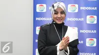 Aktris Cici Paramida berpose usai jumpa pres program spesial ramadan di Indosiar, Jakarta, Jumat (20/05/2016). (Liputan6.com/Herman Zakharia)