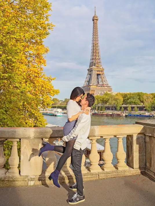 <p>Potret Valencia Tanoesoedibjo dan Kevin Sanjaya di Paris [Instagram/valenciatanoe]</p>