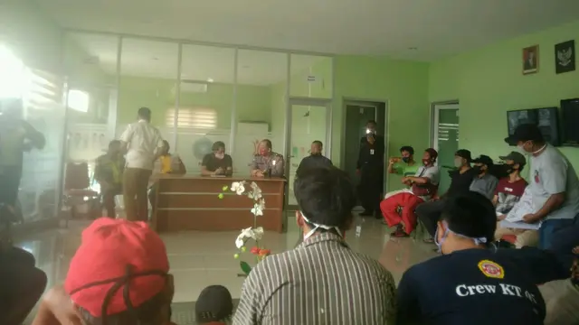 Demo Ratusan Warga di Perumahan Elite Bekasi