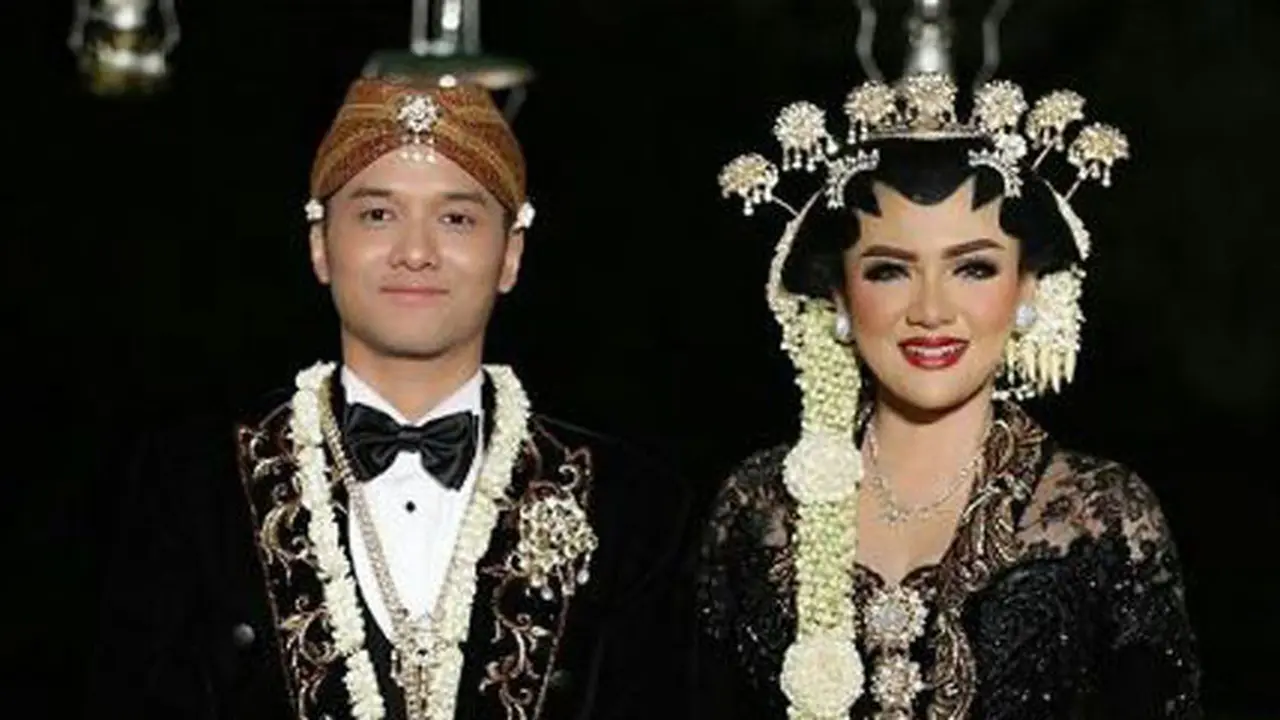 Vicky Shu tampil anggun di hari pernikahan