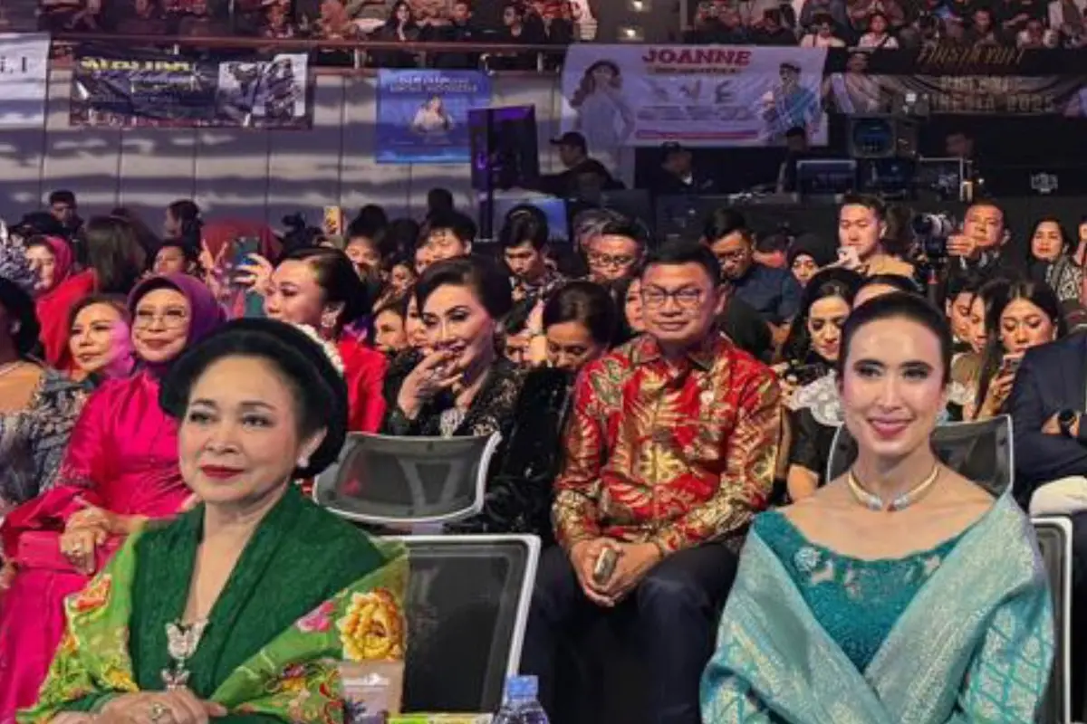 Adu Gaya Anggun Titiek Soeharto dan Menpar Widi Wardhana Jadi Juri Puteri Indonesia, Berbalut Kebaya Cerah