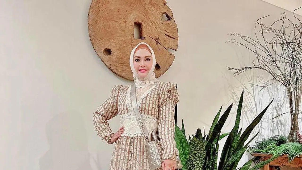 Potret terbaru Eddies Adelia yang awet muda