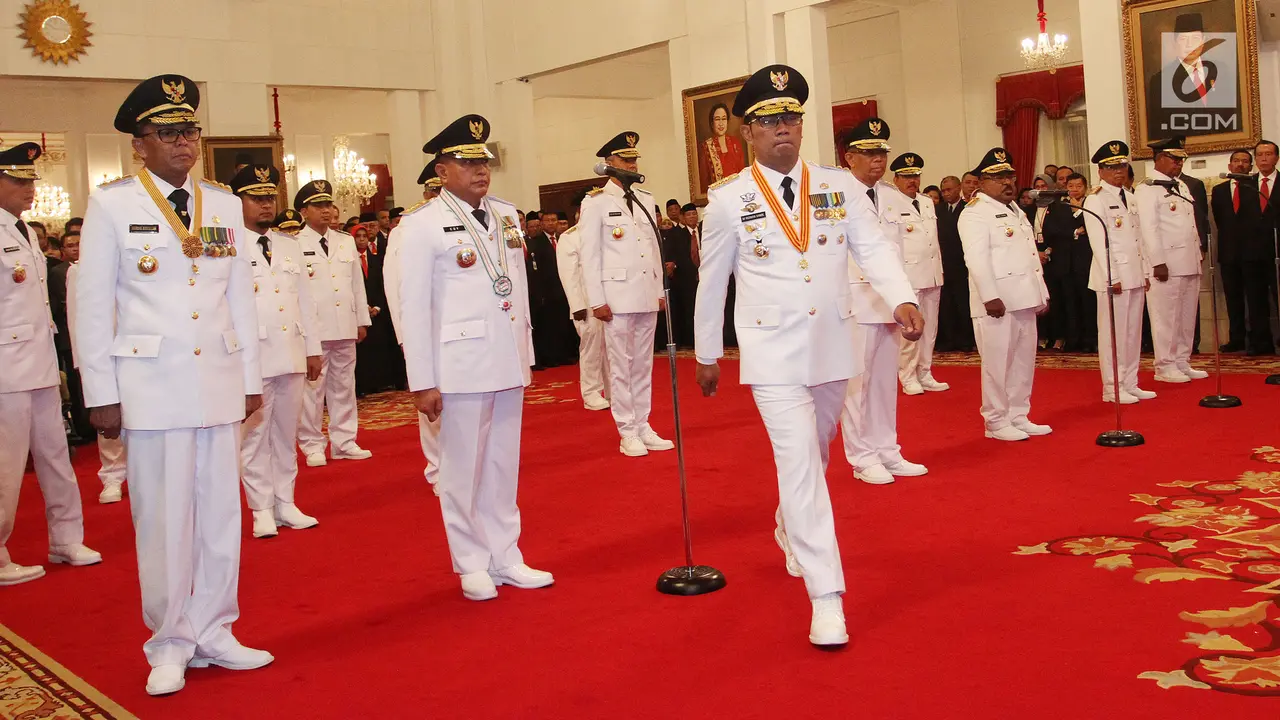 Jokowi Lantik 9 Gubernur dan Wakil Gubernur di Istana Negara