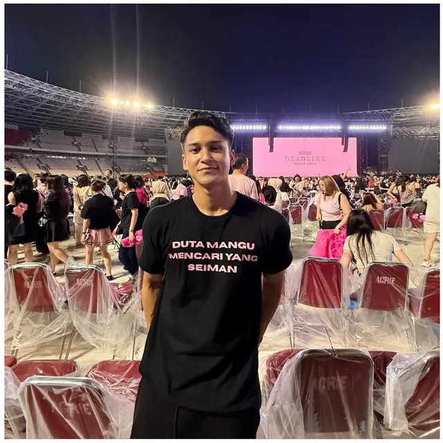 9 Potret Gaya Artis Nonton Konser BLACKPINK 'DEADLINE' di Jakarta, Diguyur Hujan