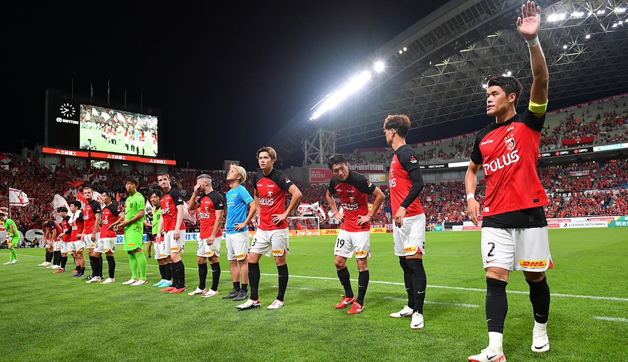 Urawa Reds kini menempati posisi keempat dengan 54 angka, hanya berselisih satu poin dari Sanfrecce Hiroshima di posisi ketiga. Artinya mereka masih punya kesempatan besar meraih posisi tiga untuk mendapatkan tiket ke Liga Champions Asia 2 musim depan. (J.LEAGUE)