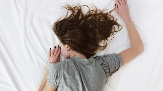 [Bintang] Kata Astrologer: Nangis, 5 Zodiak Ini Pilih Sembunyi di Kamar