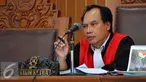 Hakim tunggal Amat Khusairi saat memimpin sidang permohonan praperadilan mantan Wali Kota Makassar Ilham Arief Sirajuddin di PN Jakarta Selatan, Kamis (9/7/2015). Hakim menolak permohonan praperadilan yang diajukan Ilham (Liputan6.com/Yoppy Renato)