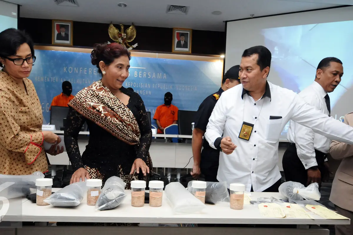 20161026-Menteri Susi Paparkan Penggagalan Penyelundupan Benih Lobster-Jakarta