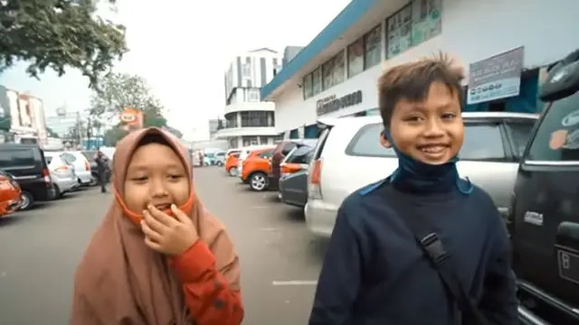 Anak Angkat Ashanty Bakal Masuk Pesantren, Ini 6 Momen Putra dan Aulia Belanja Bareng