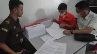 Pemuda asal Pekanbaru yang ditangkap karena membobol akun coinbase warga negara asing hingga belasan miliar. (Liputan6.com/M Syukur)