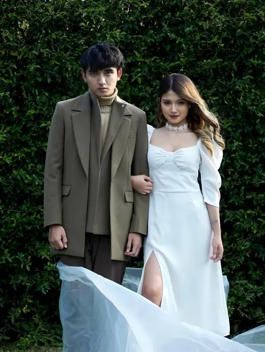 Karena punya hobi dan dunia yang sama, mereka pun kerap melakoni pekerjaan bersama. (Instagram @mariaeka_)