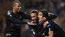 5. Meski baru trio Neymar, Edinson Cavani dan Kylian Mbappe menunjukan produktivitasnya. Jika sebelumnya mereka mampu membobol gawang Metz di Liga 1 Prancis, maka kemarin giliran Celtic yang merasakan ganasnya trio PSG ini. (AFP/Franck Fife)