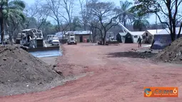 Citizen6, Kongo: Dansatgas Konga XX-I/Monusco Letnan Kolonel Czi Sapto Widhi Nugroho beberapa waktu lalu di Markas Dungu Camp Bumi Nusantara telah memberangkatkan 63 personel berikut peralatannya ke Desa Kiliwa. (Pengirim: Badarudin Bakri)