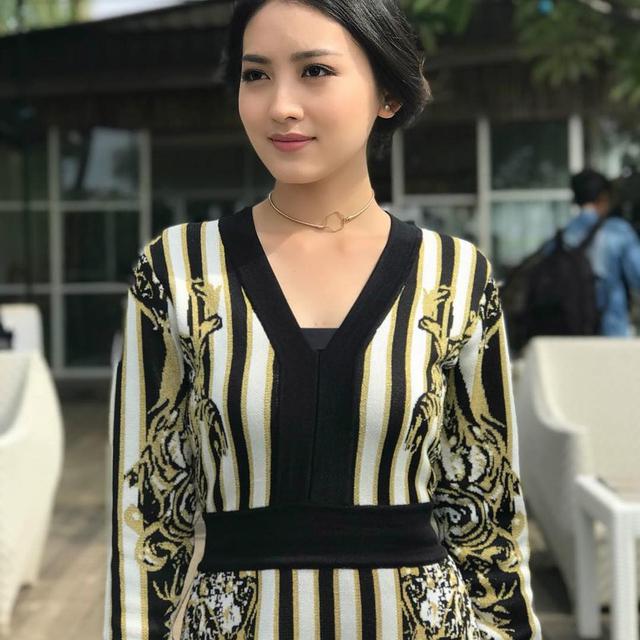 5 Fashion Item Natasha Wilona Buat Traveling Musti Kamu Bawa
