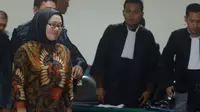 Ratu Atut Chosiyah menjalani sidang perdana terkait kasus suap Pilkada Kabupaten Lebak, di Tipikor, Jakarta, (Liputan6.com/Johan Tallo)