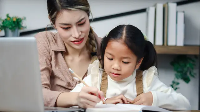 Tips Mengelola Uang THR Anak Biar Nggak Jadi 'Investasi Bodong'