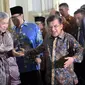 Wakil Presiden, Jusuf Kalla bersama Wakil PM Malaysia Ahmad Zahid Hamidi berbincang di Istana Wapres, Jakarta, Jumat (18/9/2015). Wapres JK dan Wakil PM Hamidi melaksanakan salat Jumat bersama di Masjid Baturrahman. (Liputan6.com/Faizal Fanani)