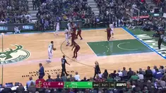 Berita video game recap NBA 2017-2018, Cleveland Cavaliers vs Milwaukee Bucks dengan skor 116-97.