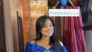 Terlihat Titi Kamal bergaya ala princess Cinderella dengan gaun off shoulder warna birunya. . [@zaskiasungkar15]