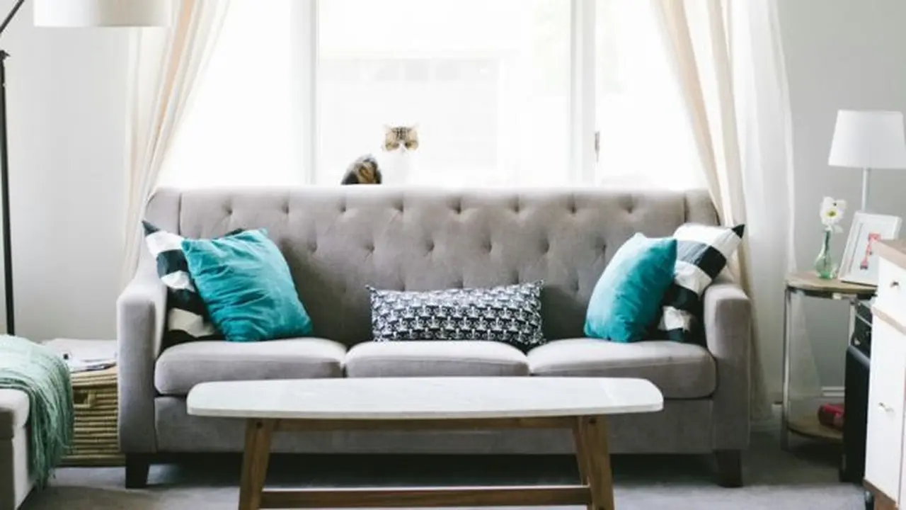 Ilustrasi Sofa/Photo by Nathan Fertig on Unsplash