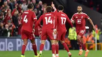 Kerja keras Liverpool akhirnya berbuah hasil di menit ke-78. Cody Gakpo berhasil memanfaatkan umpan mendatar Federico Chiesa. Skor berubah menjadi 1-1. (PETER POWELL/AFP)