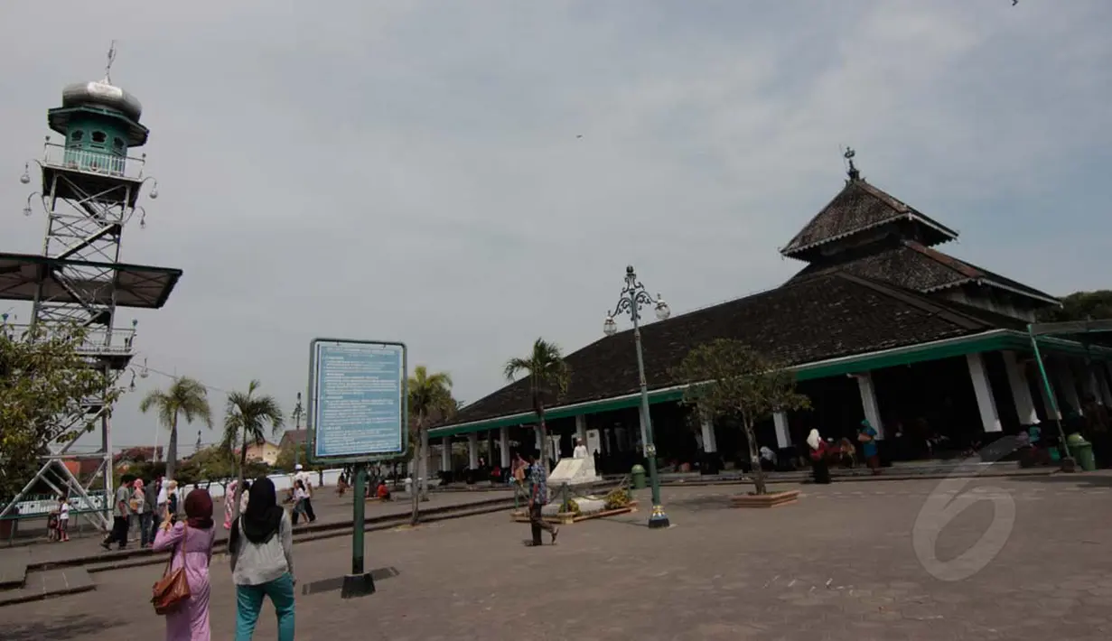 Masjid Demak sering dijuluki 'Masjid Walisongo' karena dibangun oleh Raja Demak, Raden Patah bersama walisongo